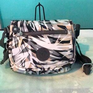 Final sale price❗️NWOT Kipling small neutral pattern shoulder bag